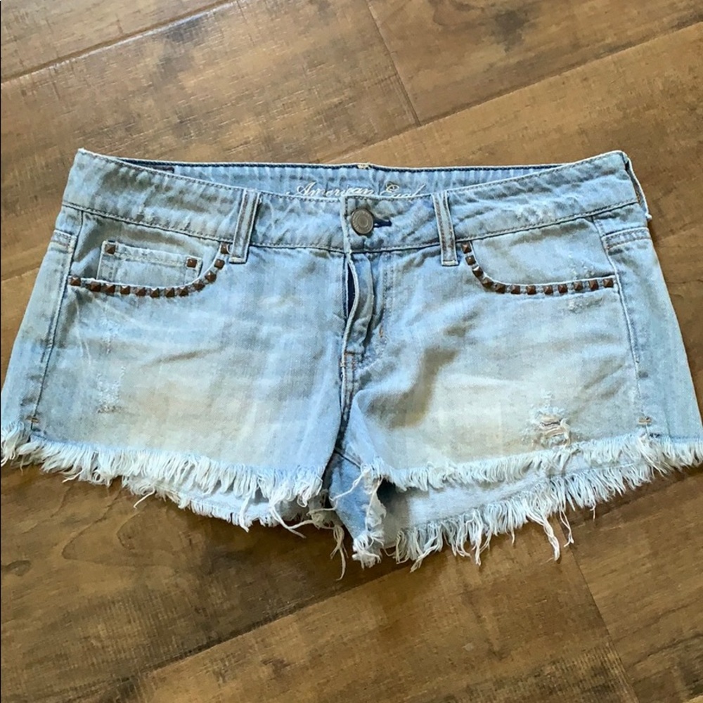 *MUST GO!*Distressed denim shorts